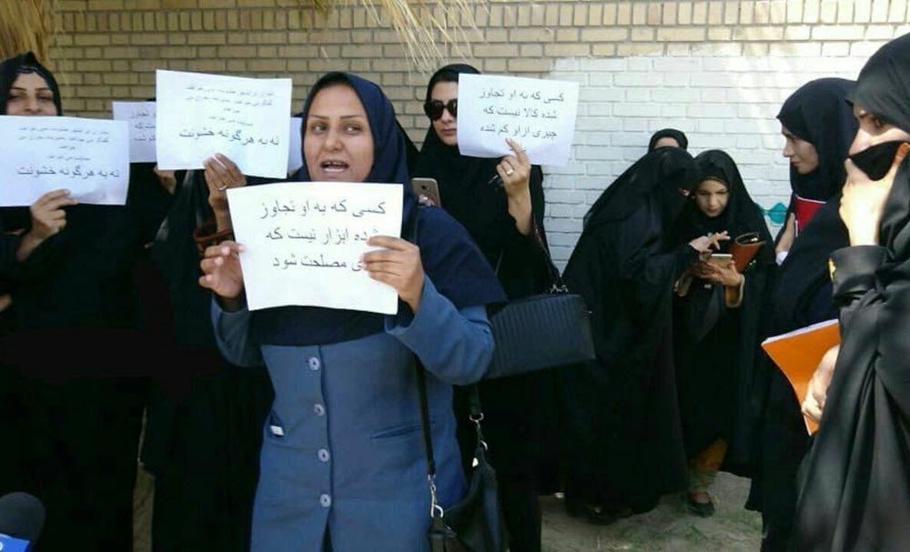 Dutzende Frauen wurden im Iran misshandelt – das Regime spielt den Vorfall herunter