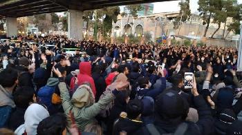 Flugzeugabsturz im Iran: Anti-Regime Proteste in den Universitäten Teherans