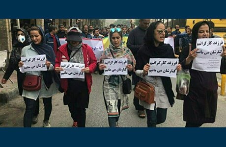 Die Proteste eskalieren im ganz Iran und die Bürger bringen vielfältige Beschwerden vor Die Proteste eskalieren im ganz Iran und die Bürger bringen vielfältige Beschwerden vor