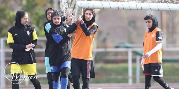 Junge iranische Frauen