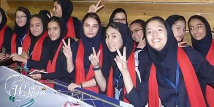 Junge iranische Frauen