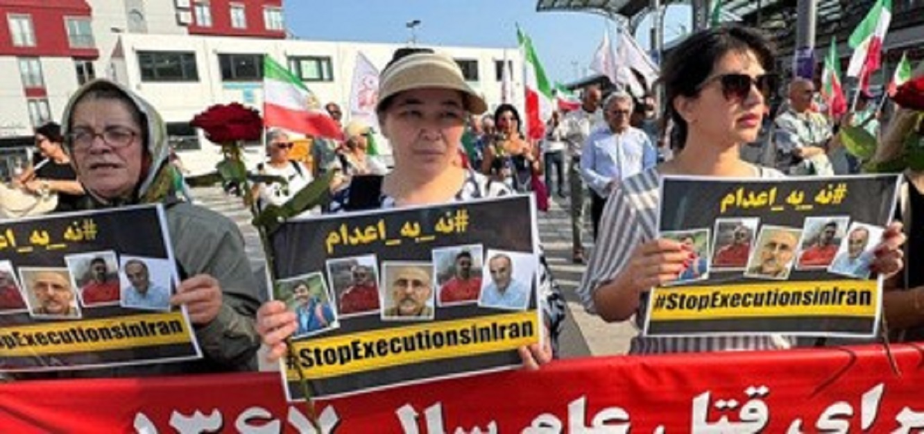 Köln - Menschenrechtlerinnen protestieren gegen die Hinrichtungen im Iran