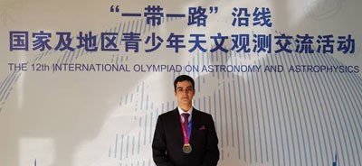 Ali Younesi Goldmedaille der Internationalen Astrophysik-Olympiade